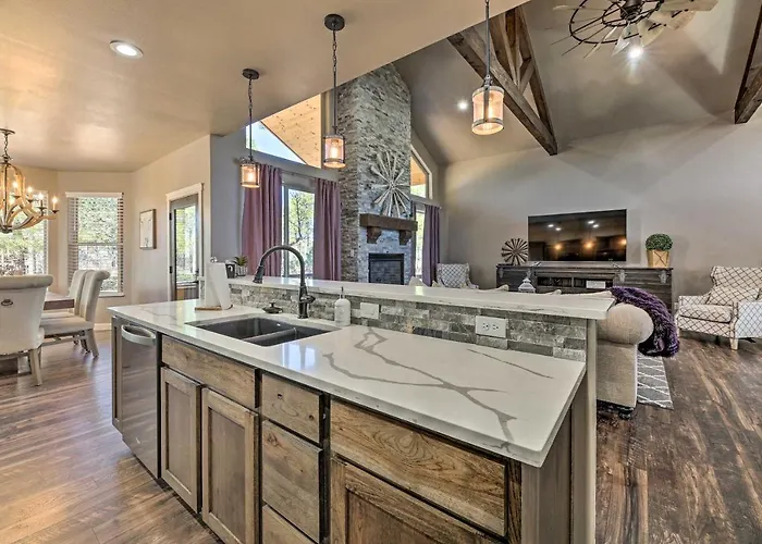 Hot Tub & Ponderosa Views! Luxe In Lakeside Pinetop-Lakeside