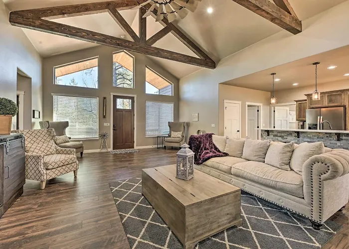 Hot Tub & Ponderosa Views! Luxe In Lakeside *