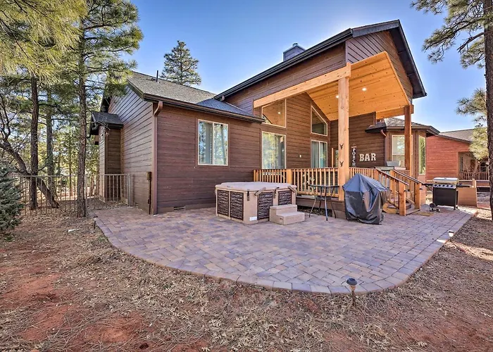 Hot Tub & Ponderosa Views! Luxe In Lakeside *
