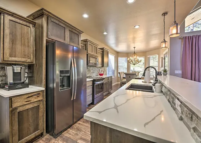 Hot Tub & Ponderosa Views! Luxe In Lakeside *