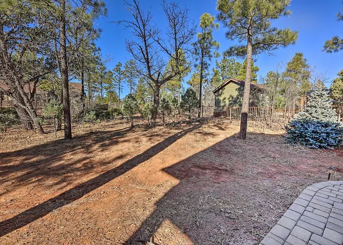 Hot Tub & Ponderosa Views! Luxe In Lakeside Holiday home