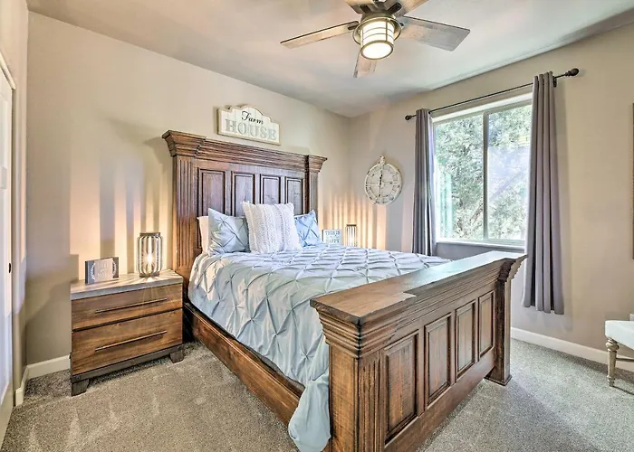 Hot Tub & Ponderosa Views! Luxe In Lakeside Holiday home *
