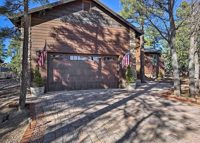 Hot Tub & Ponderosa Views! Luxe In Lakeside Pinetop-Lakeside
