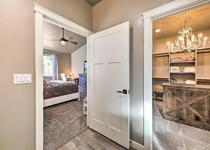 Hot Tub & Ponderosa Views! Luxe In Lakeside Pinetop-Lakeside