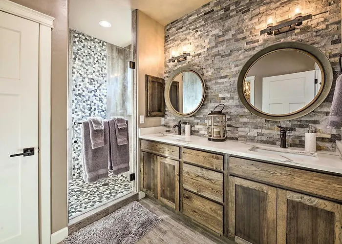Hot Tub & Ponderosa Views! Luxe In Lakeside *